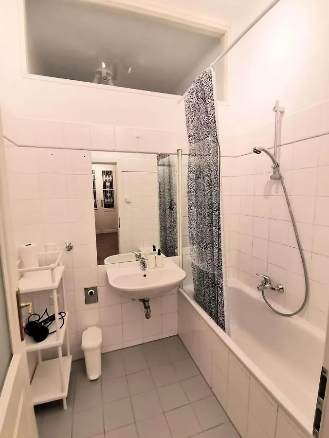 Apartment Central And Round 3 Minutes To City Shopping Center And Schoenbrunn Palace Vienna