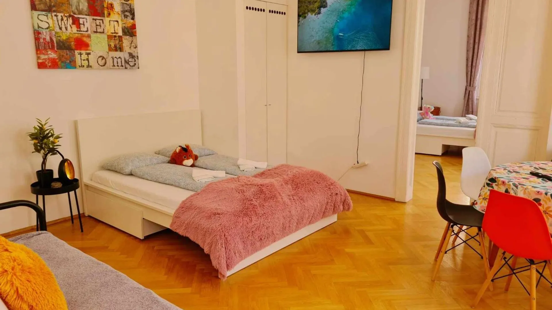 Central And Round 3 Minutes To City Shopping Center And Schoenbrunn Palace Vienna 0*,  Austria