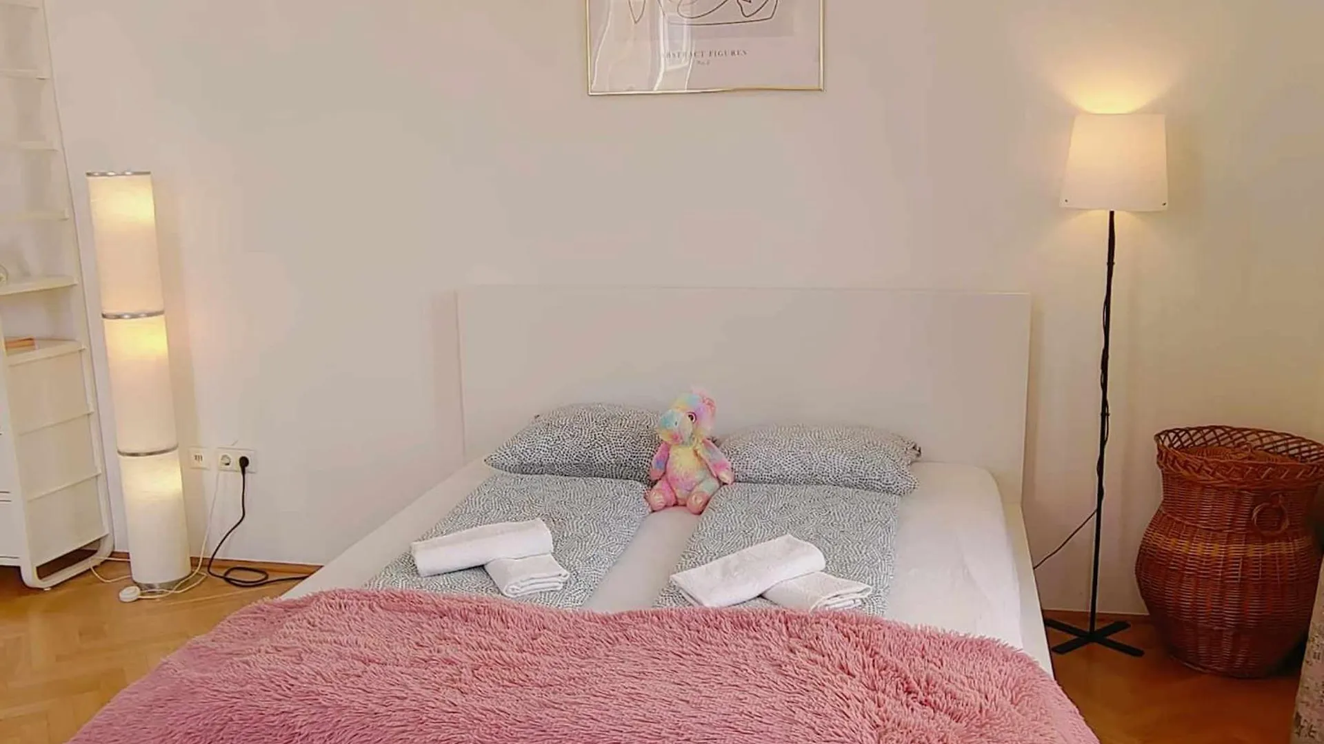 Apartment Central And Round 3 Minutes To City Shopping Center And Schoenbrunn Palace Vienna